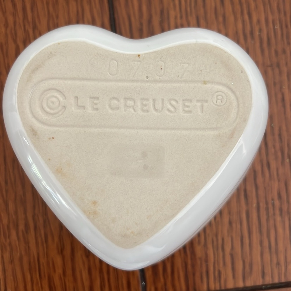 Le Creuset Heart Ramakin w/ Lid never used - Picture 3 of 5